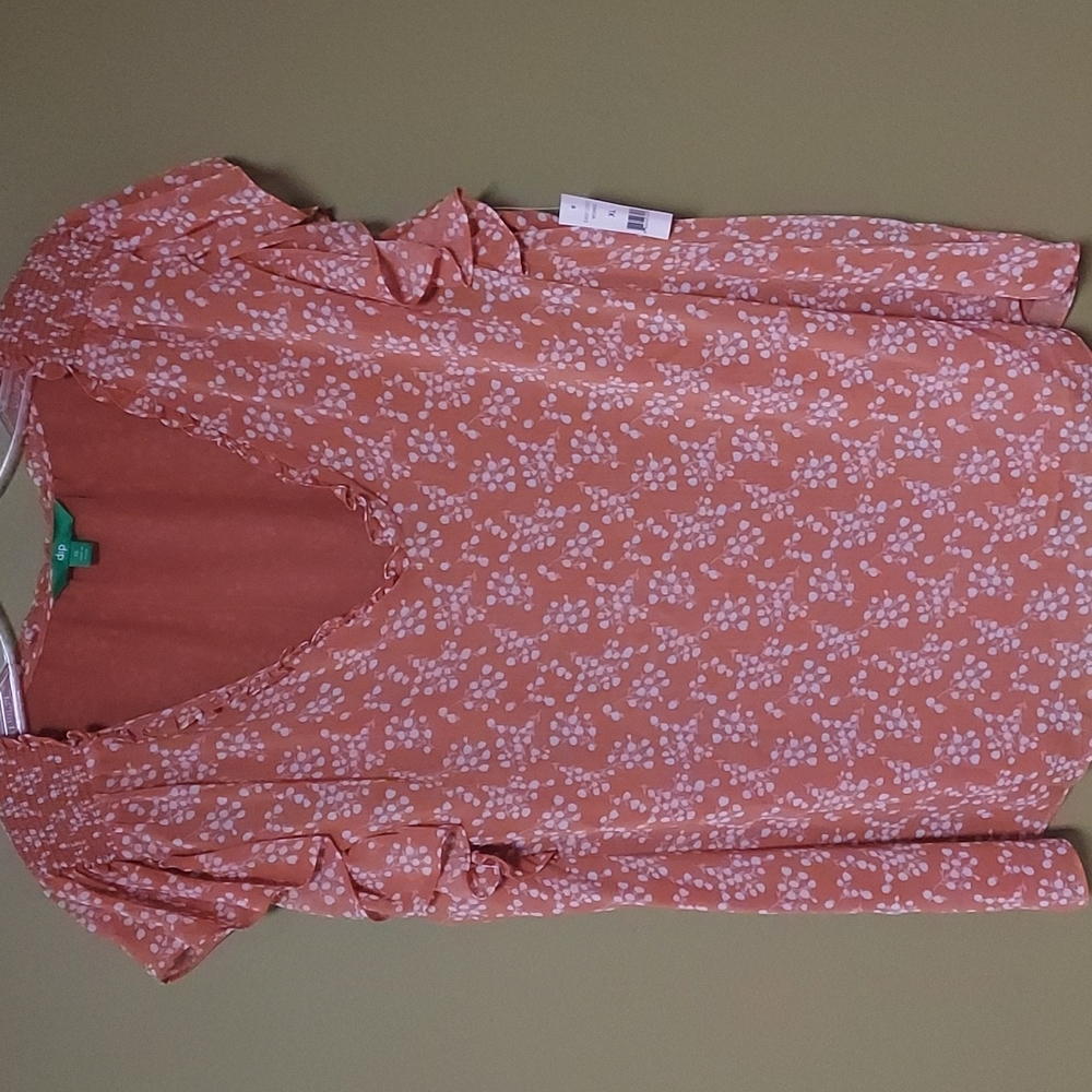 NWT dip XL Pumpkin Orange & White Floral Romantic Top